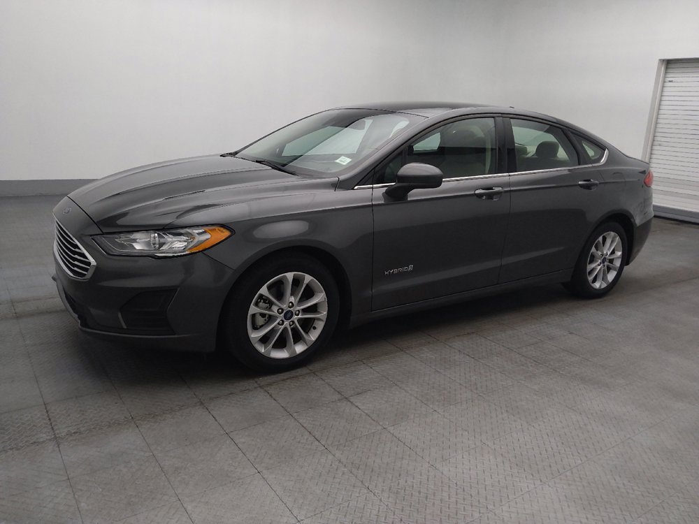 Used 2019 Ford Fusion SE FWD image 2