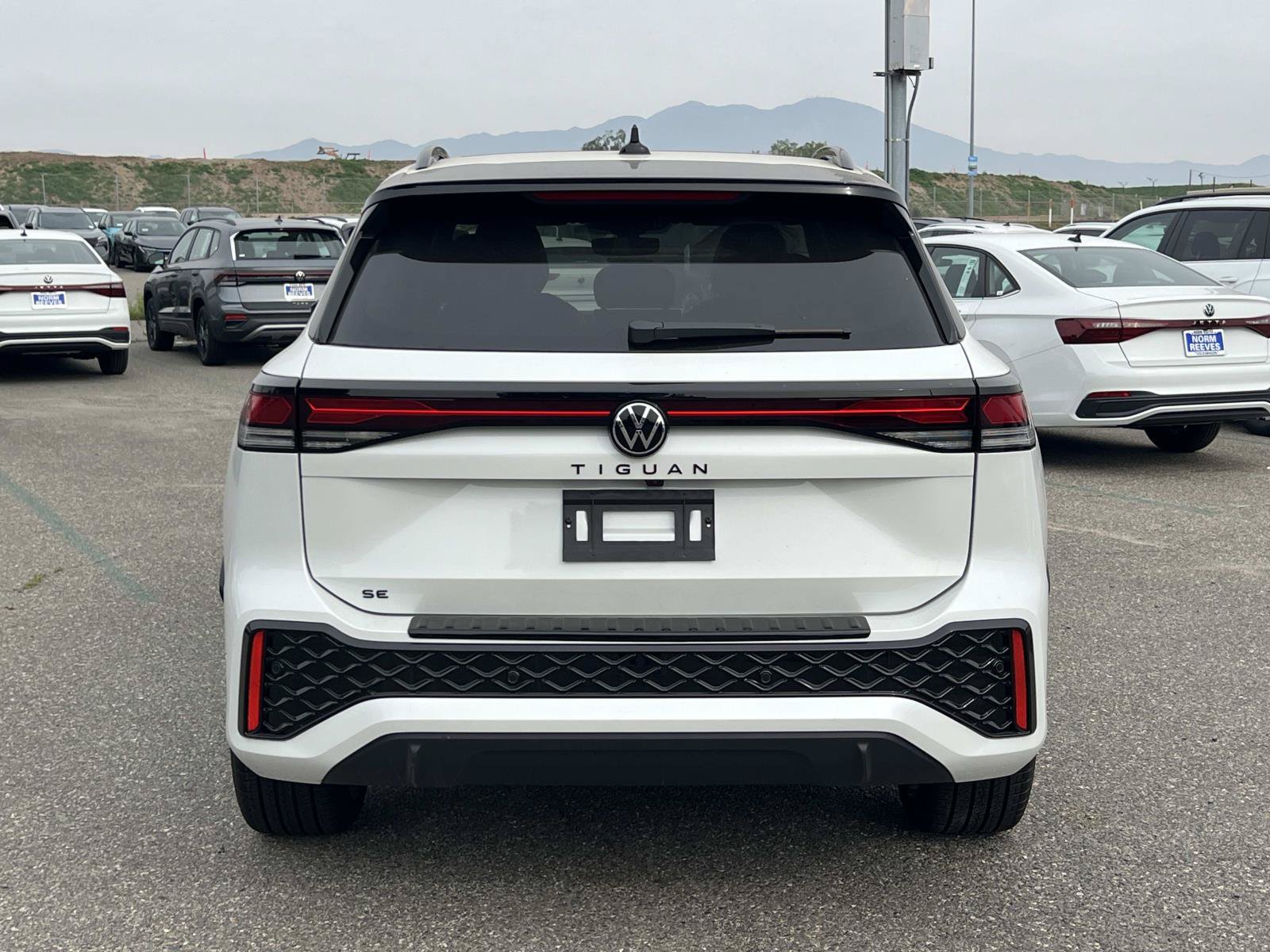New 2026 Volkswagen Tiguan SE R-Line FWD image 4
