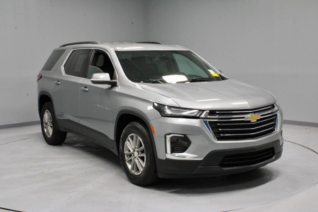 Used 2023 Chevrolet Traverse LT FWD image 1