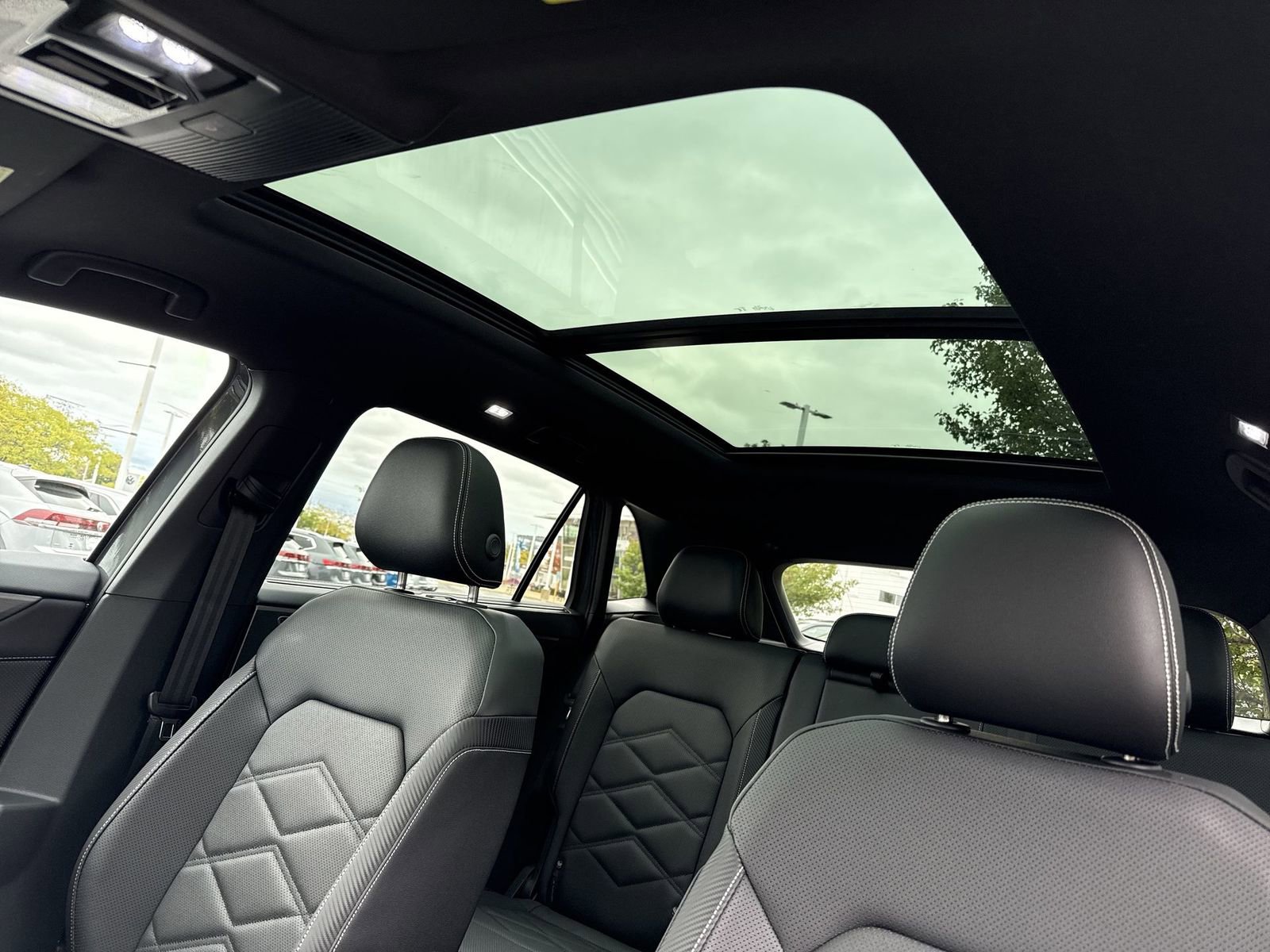 New 2026 Volkswagen Atlas Cross Sport SE image 22