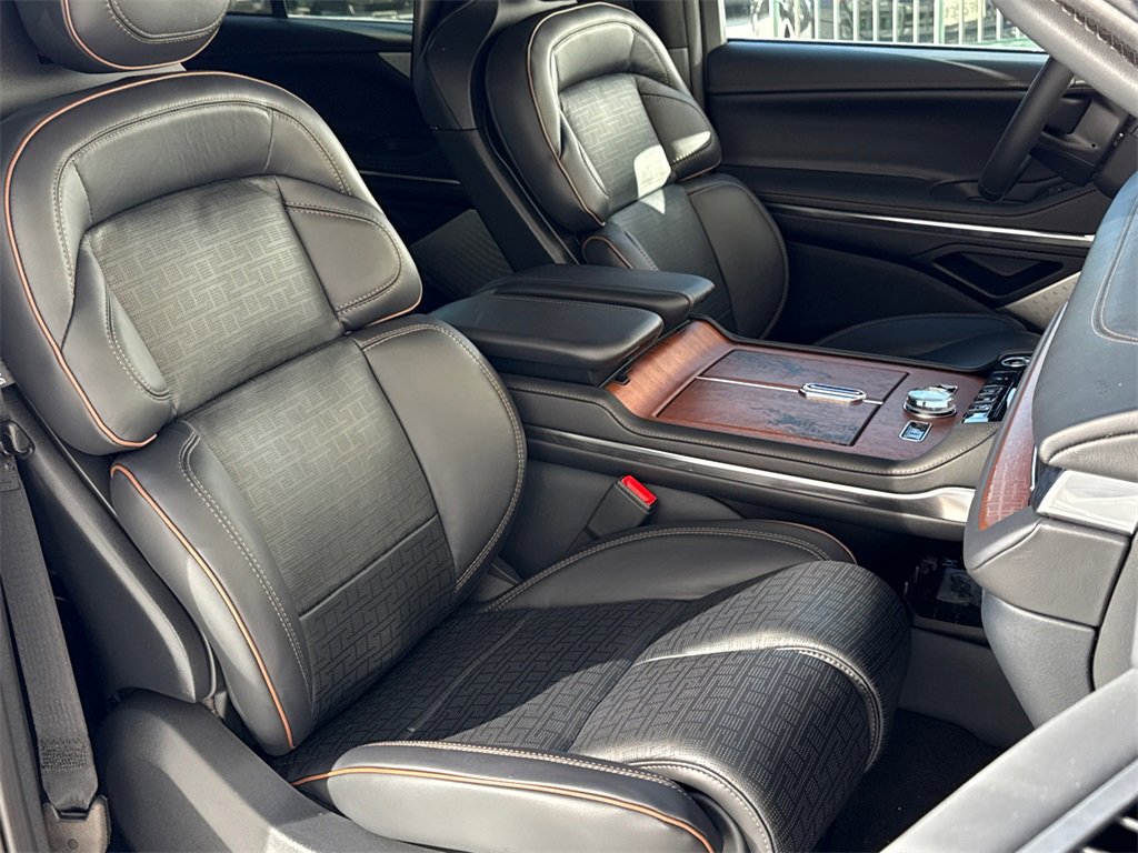New 2025 Lincoln Navigator Black Label image 11
