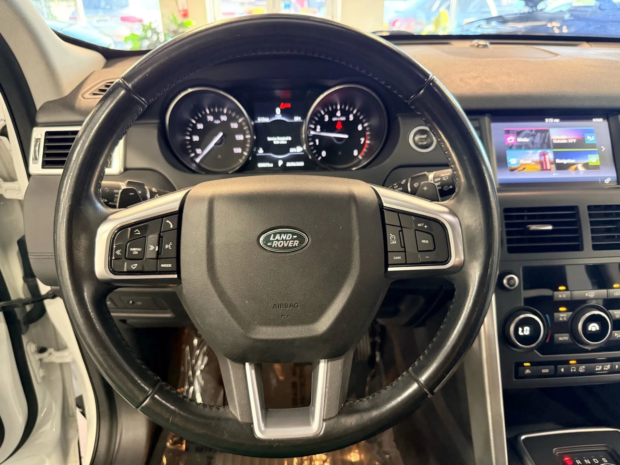 Used 2017 Land Rover Discovery Sport SE AWD/4WD image 19