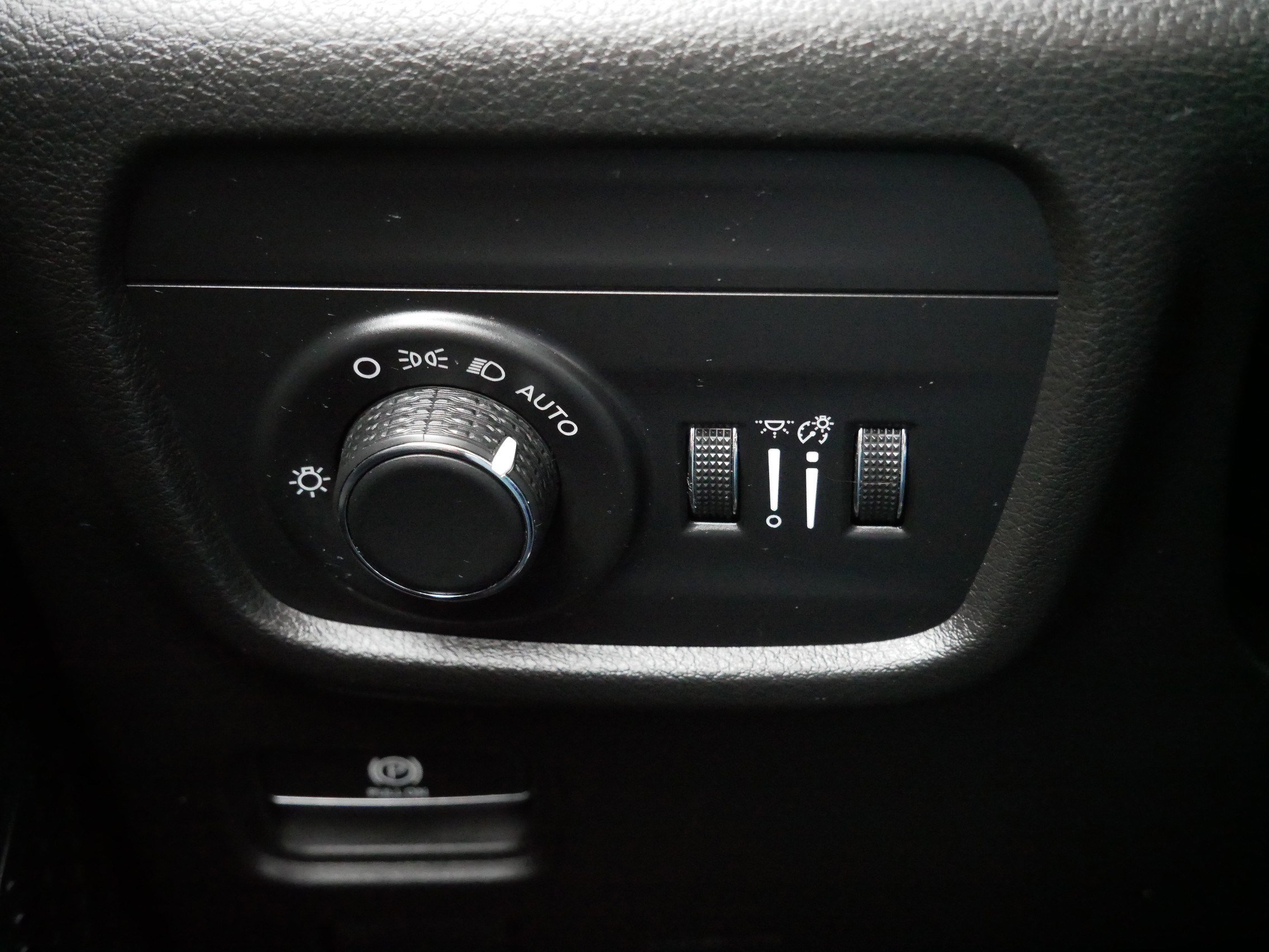 Used 2023 Jeep Grand Cherokee Altitude image 27