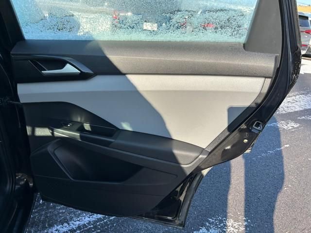 Used 2022 Volkswagen Taos S image 23