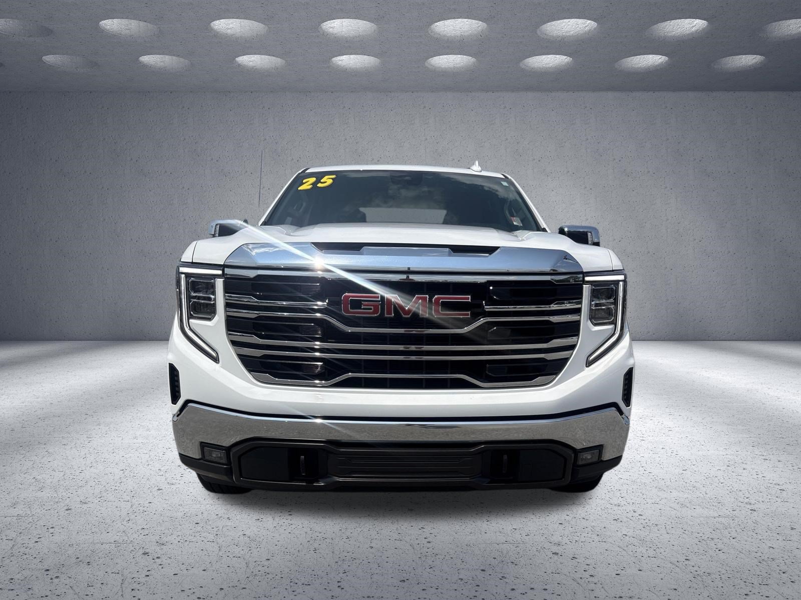 Used 2025 GMC Sierra 1500 SLT AWD/4WD image 2
