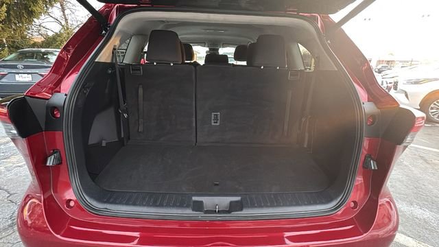 Used 2024 Toyota Highlander LE image 37
