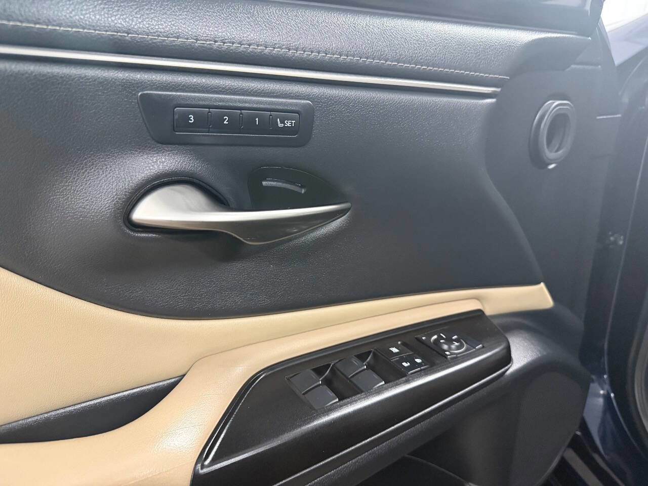 Used 2019 Lexus ES 350 image 30