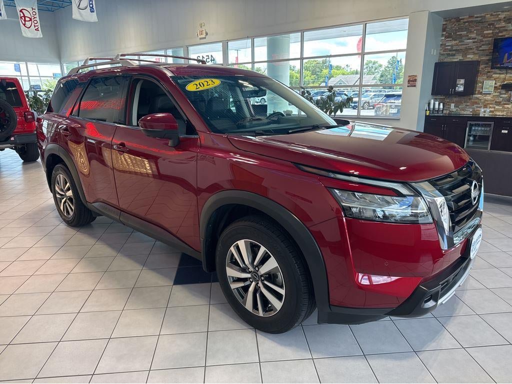 Used 2023 Nissan Pathfinder SL AWD/4WD image 1
