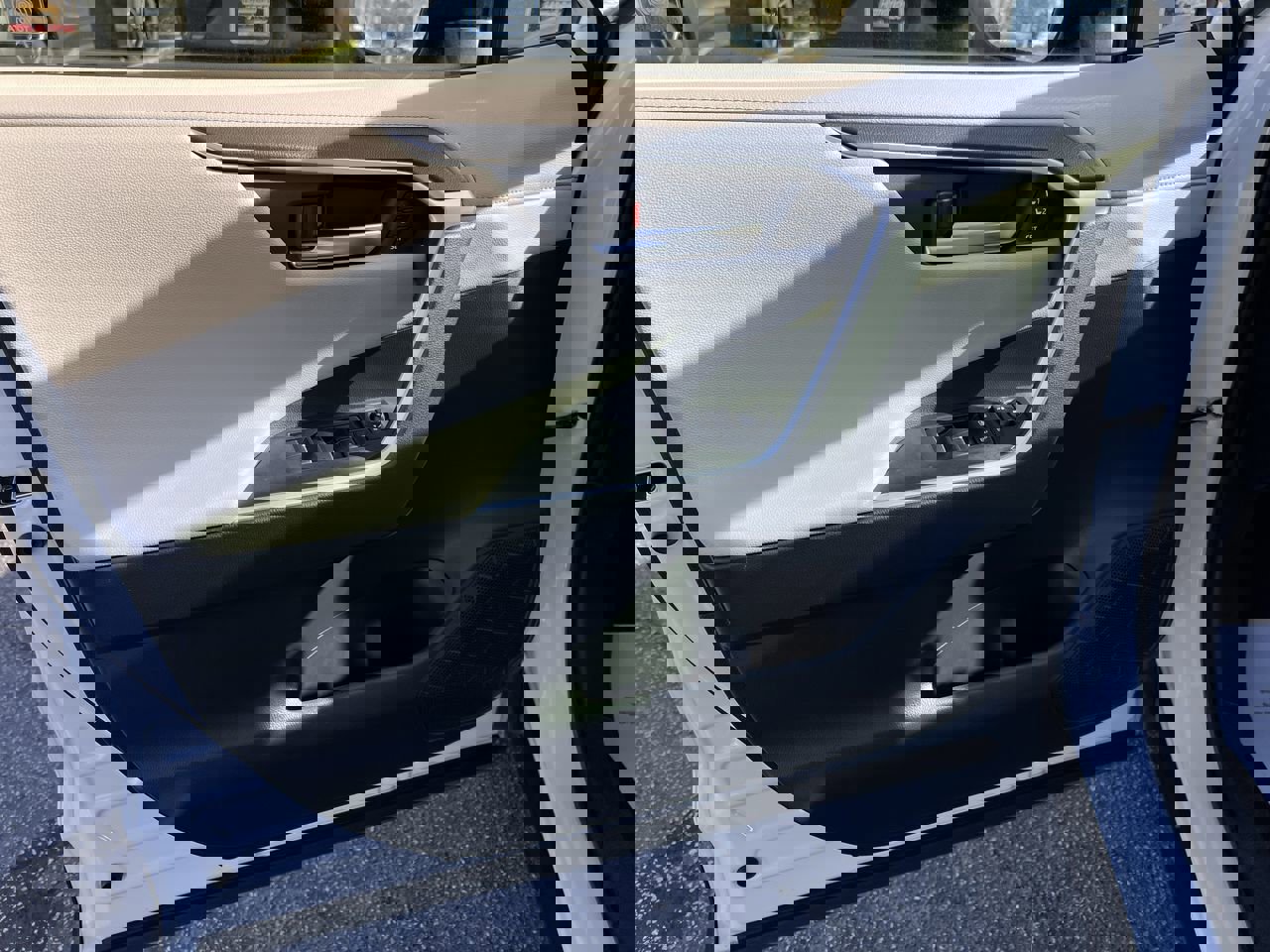 Used 2019 Toyota RAV4 Limited image 14