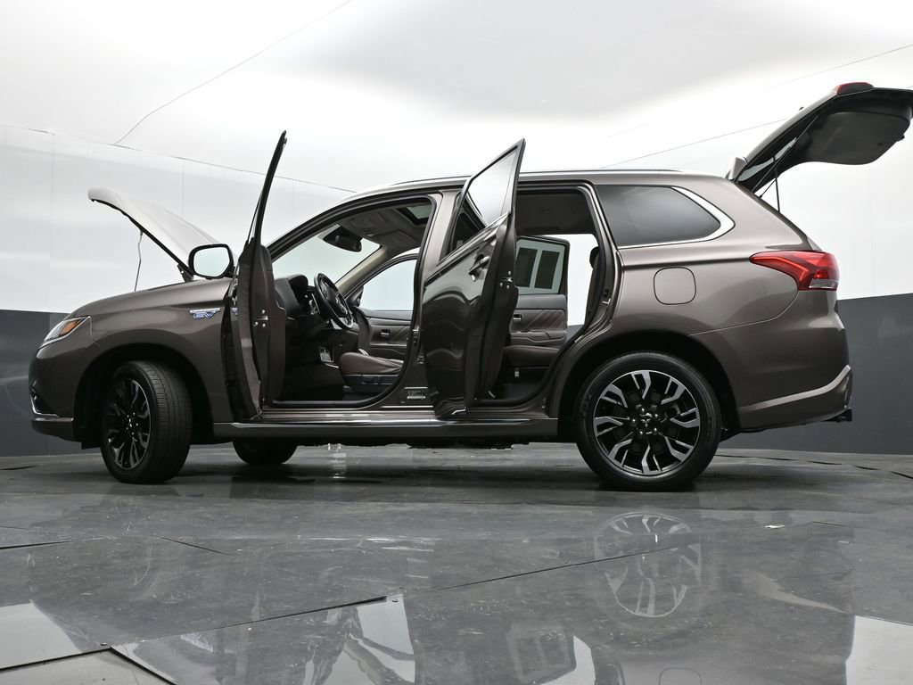 Used 2018 Mitsubishi Outlander GT AWD/4WD image 39