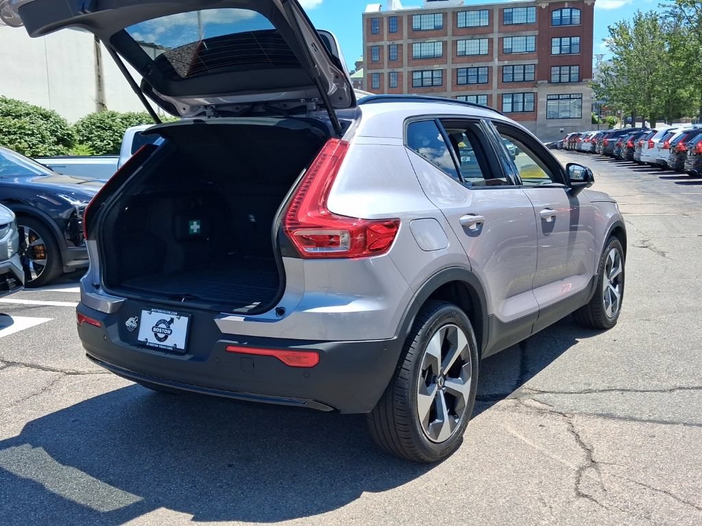 Certified 2026 Volvo XC40 B5 Plus AWD/4WD image 10