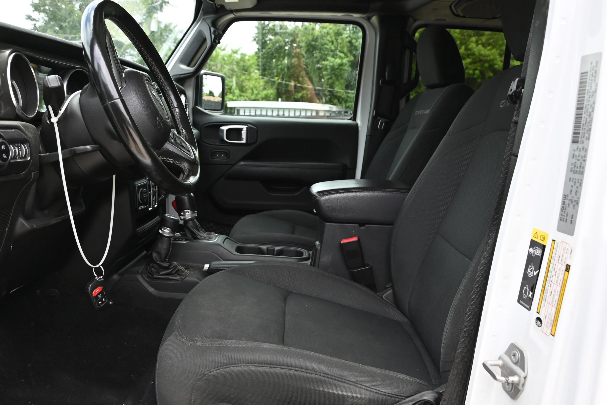 Used 2020 Jeep Gladiator Overland AWD/4WD image 15
