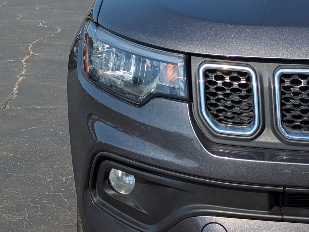 Used 2023 Jeep Compass Latitude image 10