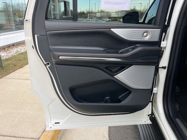 Used 2025 Lincoln Navigator L Black Label AWD/4WD image 25