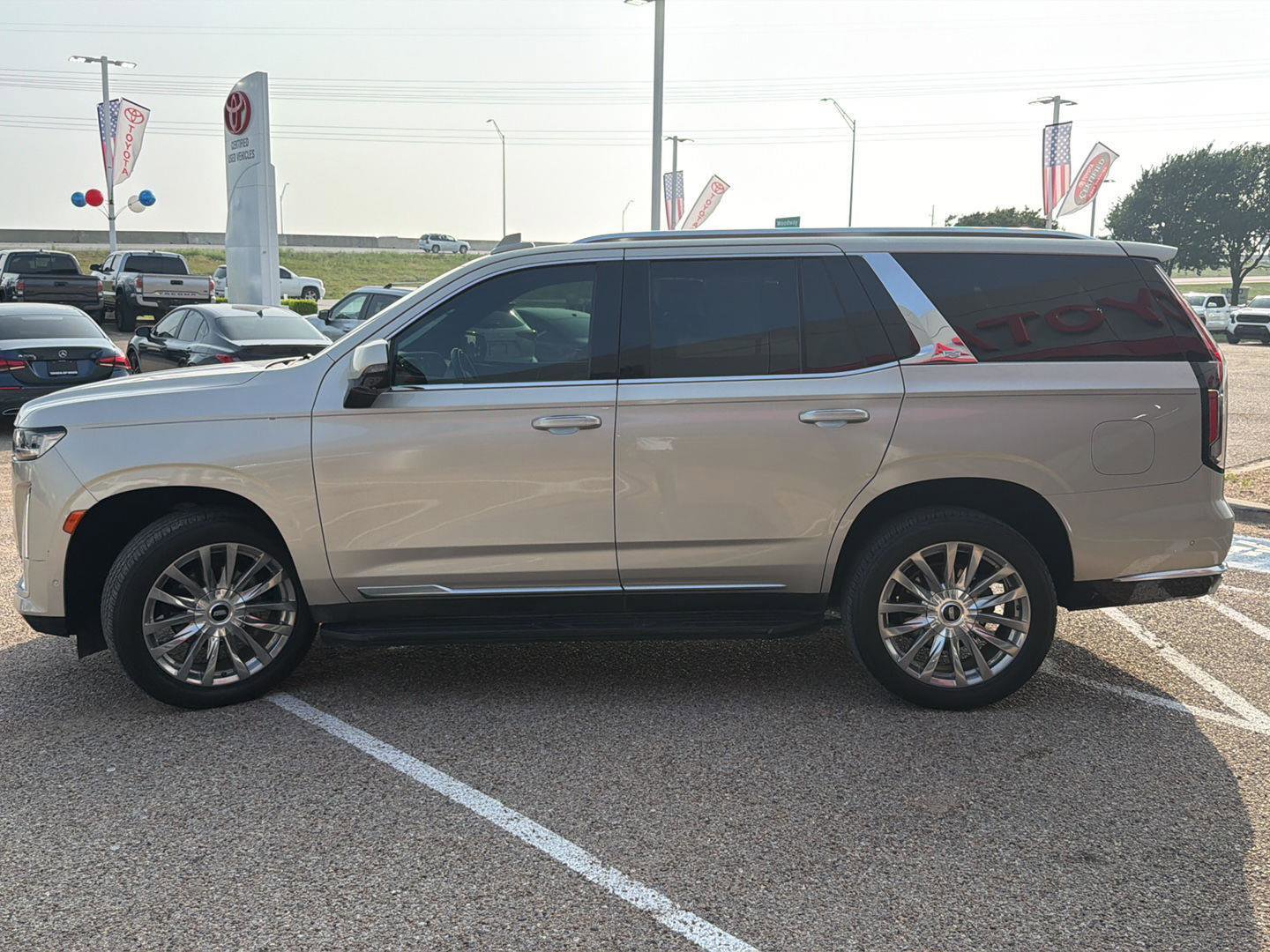 Used 2021 Cadillac Escalade Premium Luxury w/ Performance Package RWD image 6
