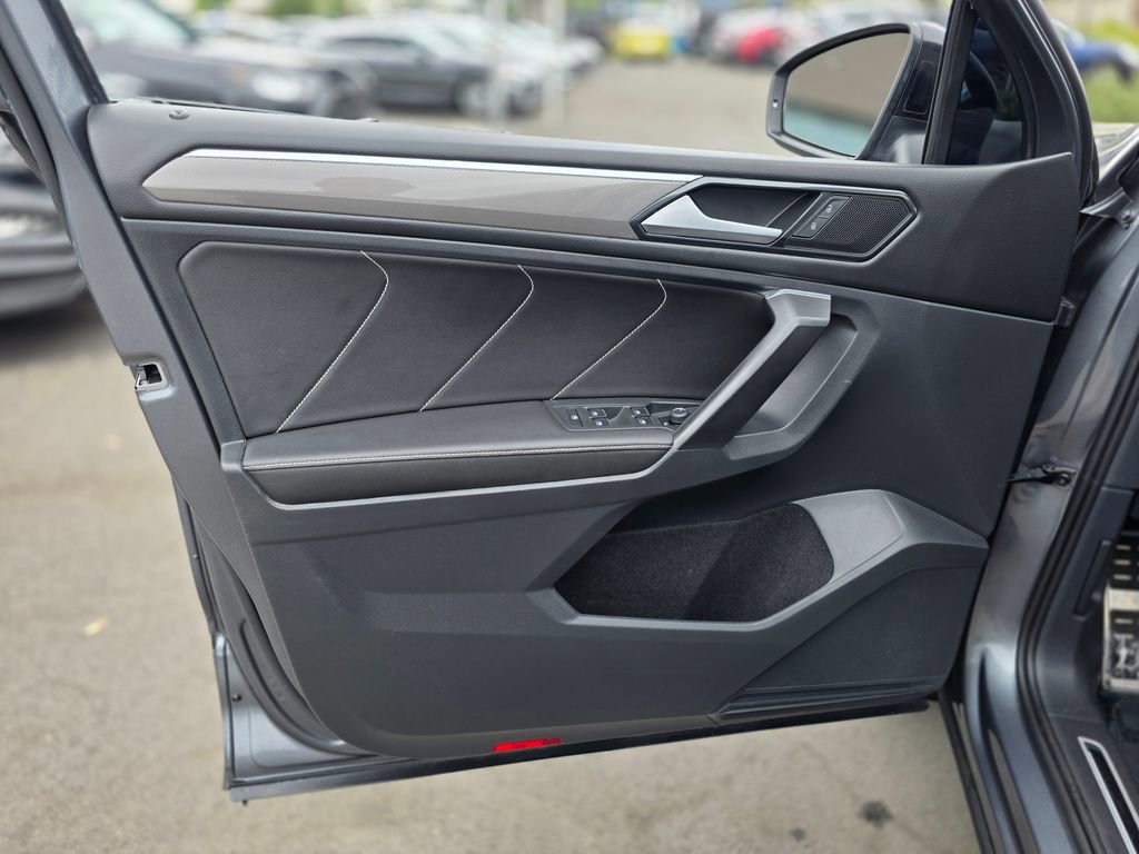 Used 2023 Volkswagen Tiguan SE R-Line image 20