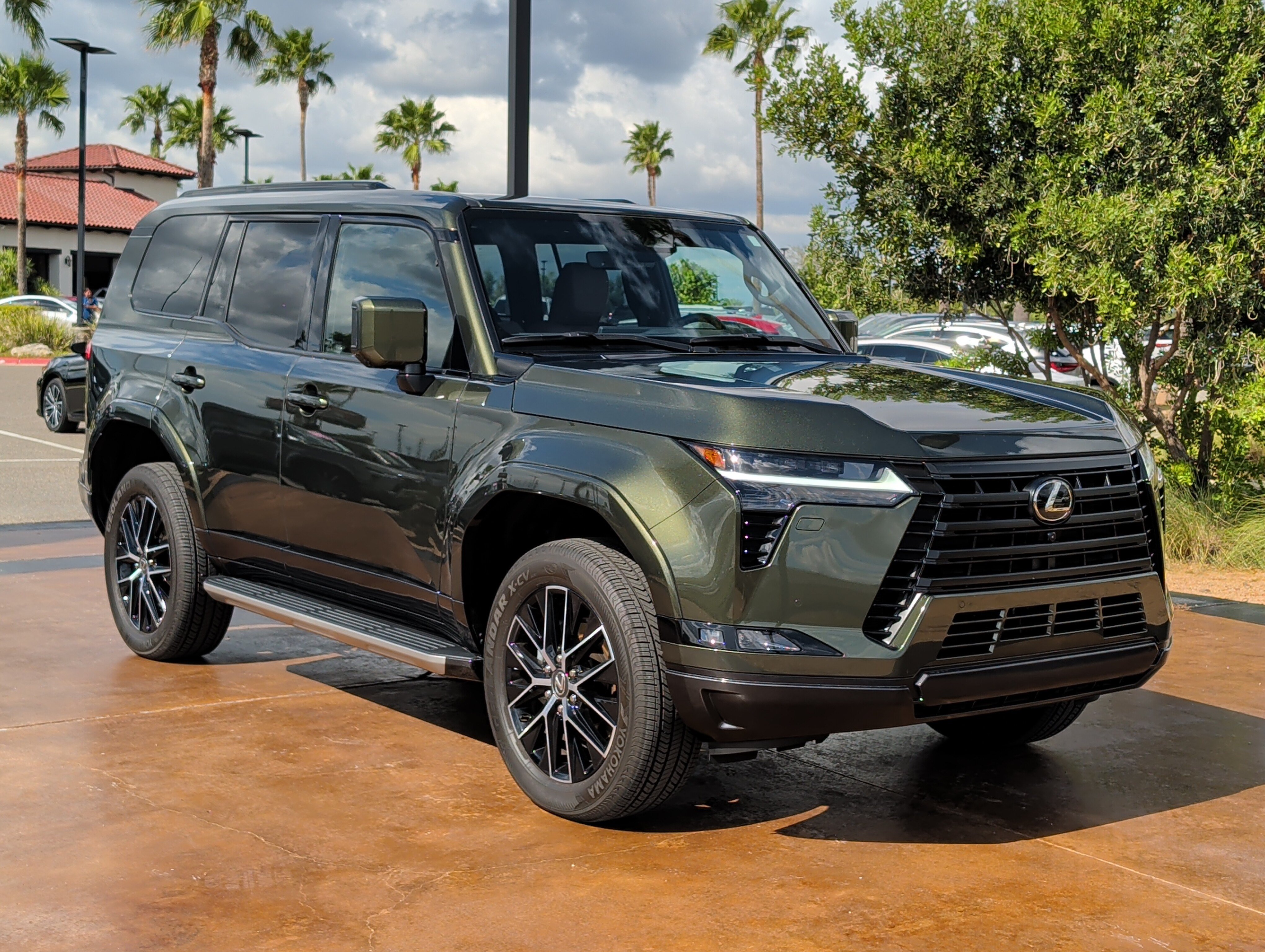 Used 2025 Lexus GX 550 w/ Accessory Package (2T) AWD/4WD image 1