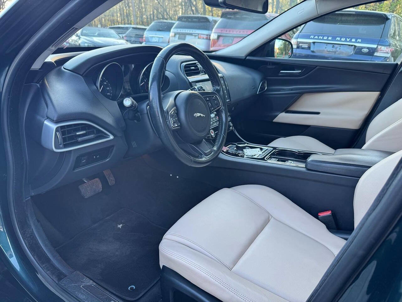 Used 2017 Jaguar XE Premium image 26