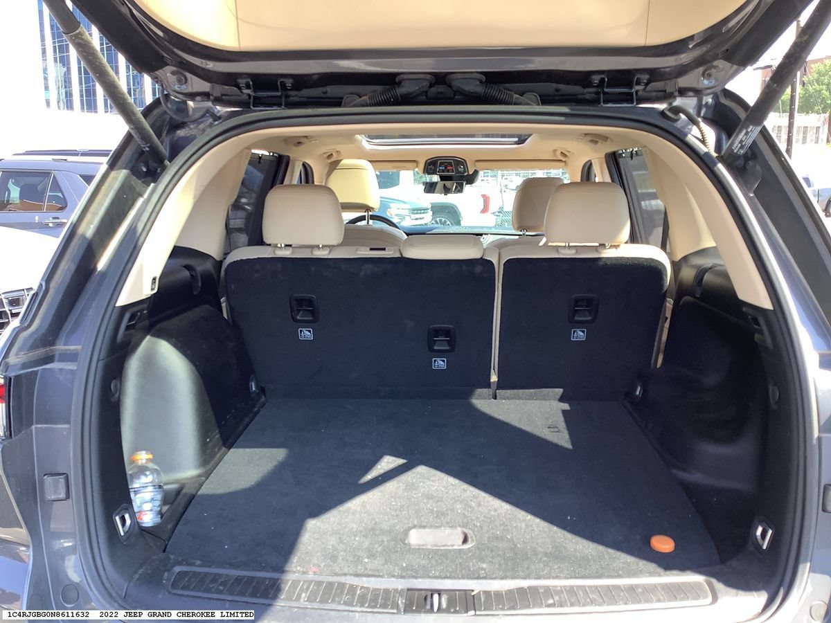Used 2022 Jeep Grand Cherokee Limited w/ Luxury Tech Group II RWD image 10