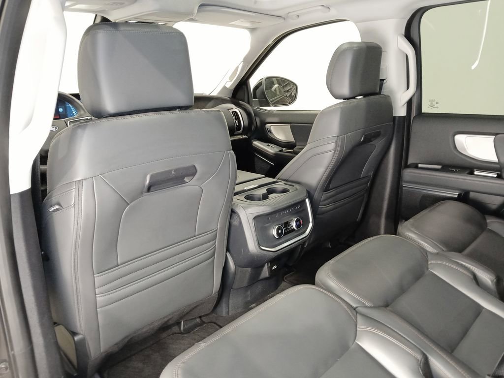 Used 2025 Ford Expedition Active AWD/4WD image 15