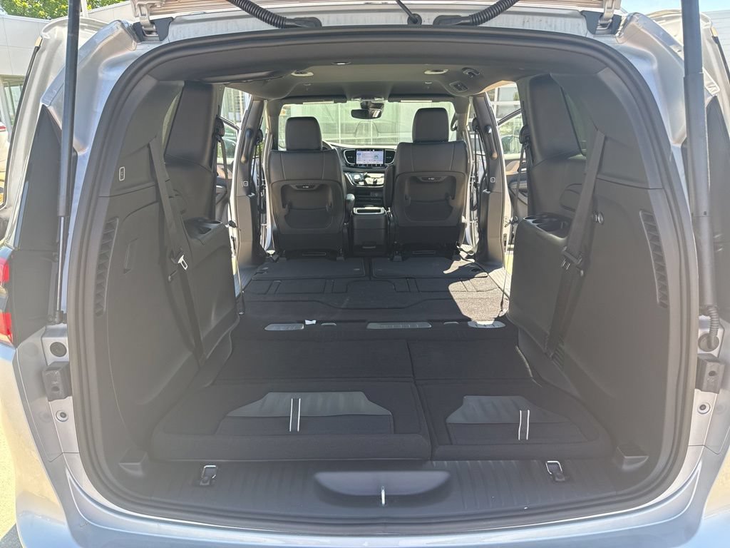 New 2026 Chrysler Pacifica Select AWD/4WD image 17