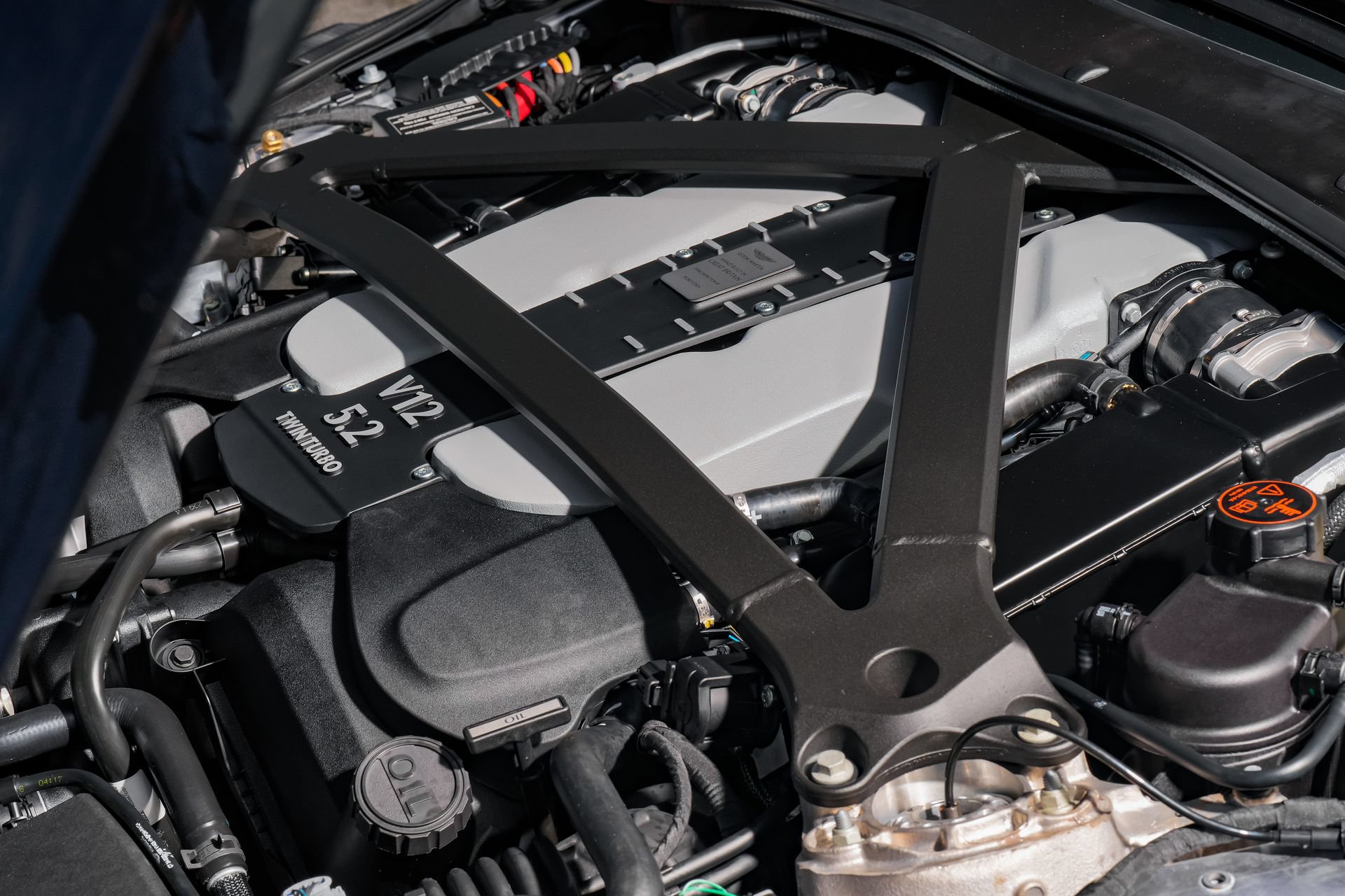 Used 2023 Aston Martin DBS Coupe RWD image 11
