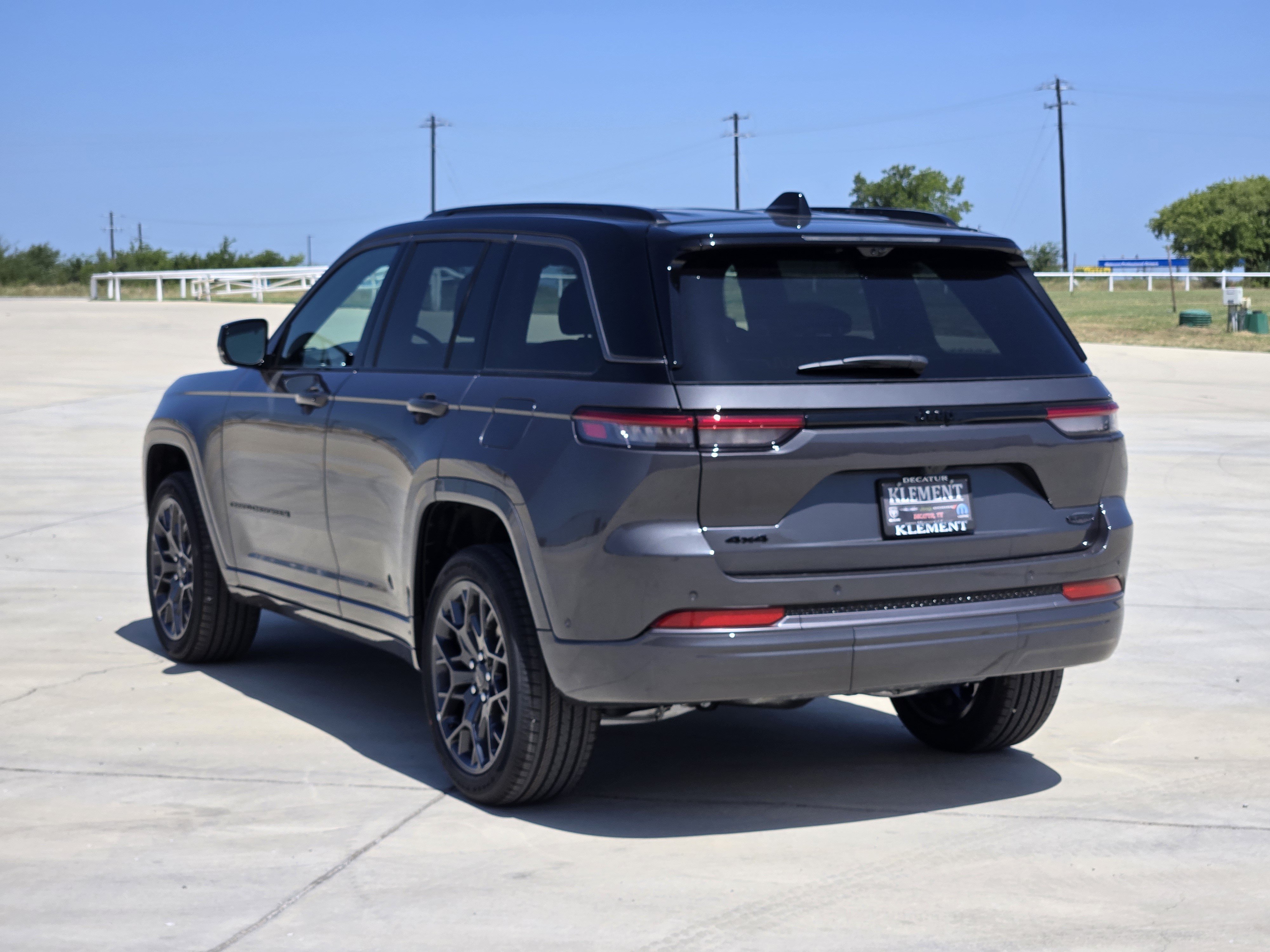 New 2026 Jeep Grand Cherokee Summit w/ Obsidian Package AWD/4WD image 4