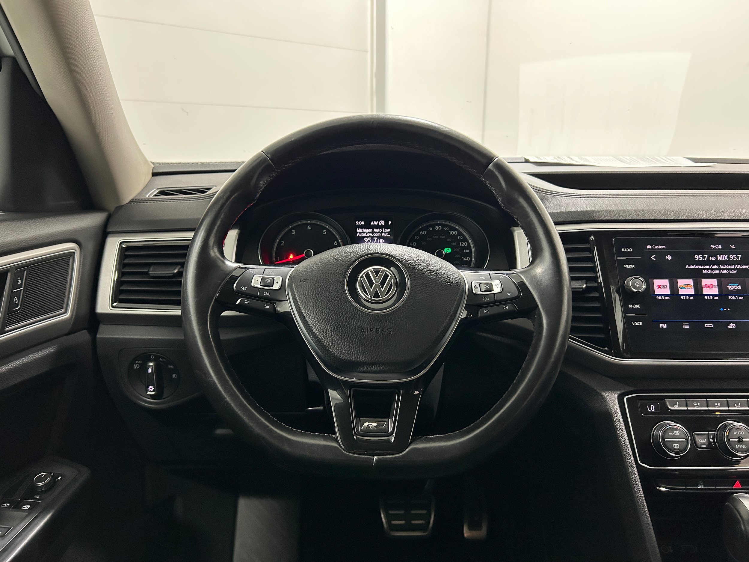 Used 2018 Volkswagen Atlas SEL w/ R-Line Package AWD/4WD image 12