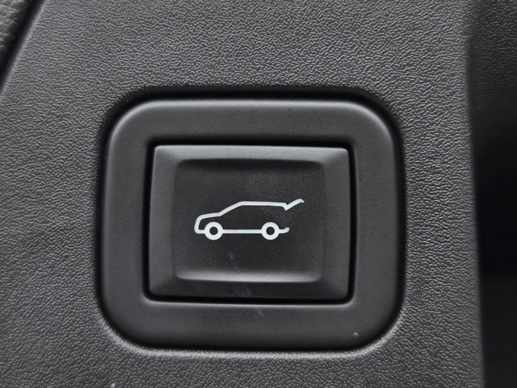 Used 2023 Buick Envision Essence w/ Sport Touring Package FWD image 10