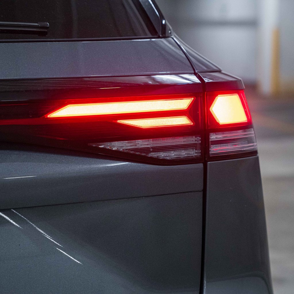 New 2025 Volkswagen Tiguan SE R-Line image 6