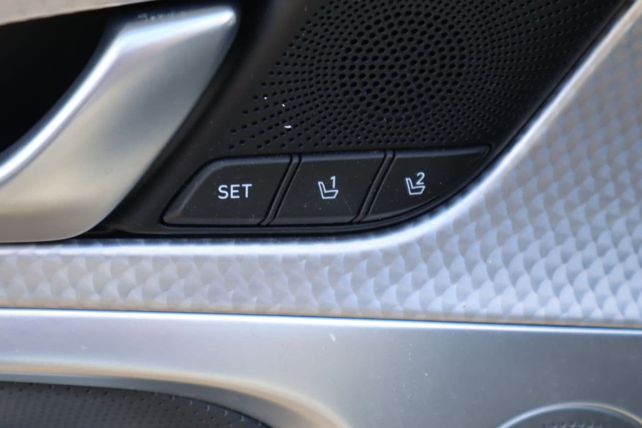 Used 2023 Genesis G70 2.0T w/ Sport Prestige Package RWD image 20