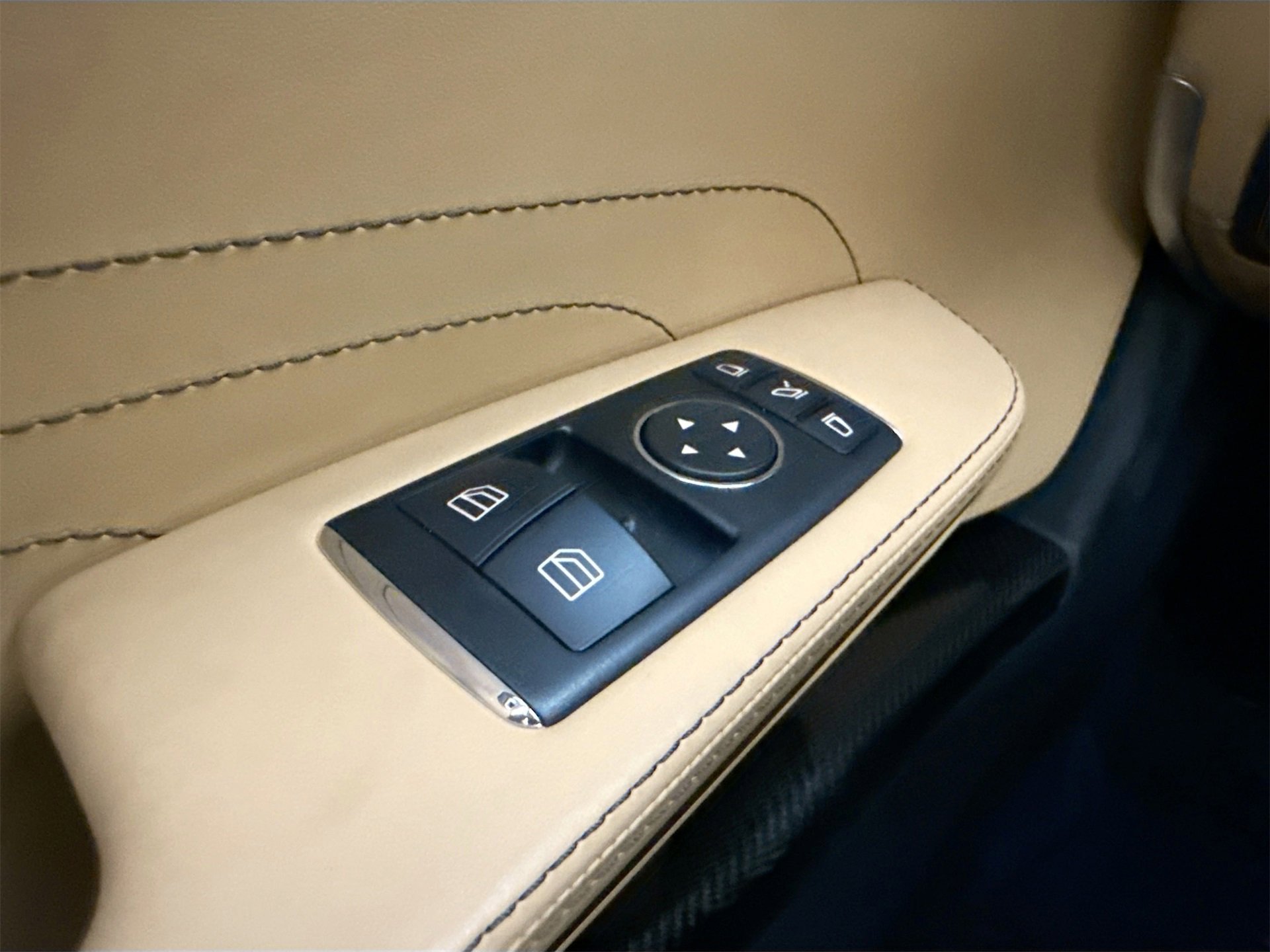 Used 2011 Mercedes-Benz SLS AMG Coupe image 16