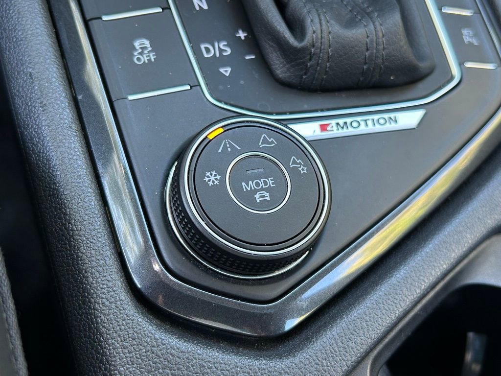 Used 2018 Volkswagen Tiguan SEL Premium image 25