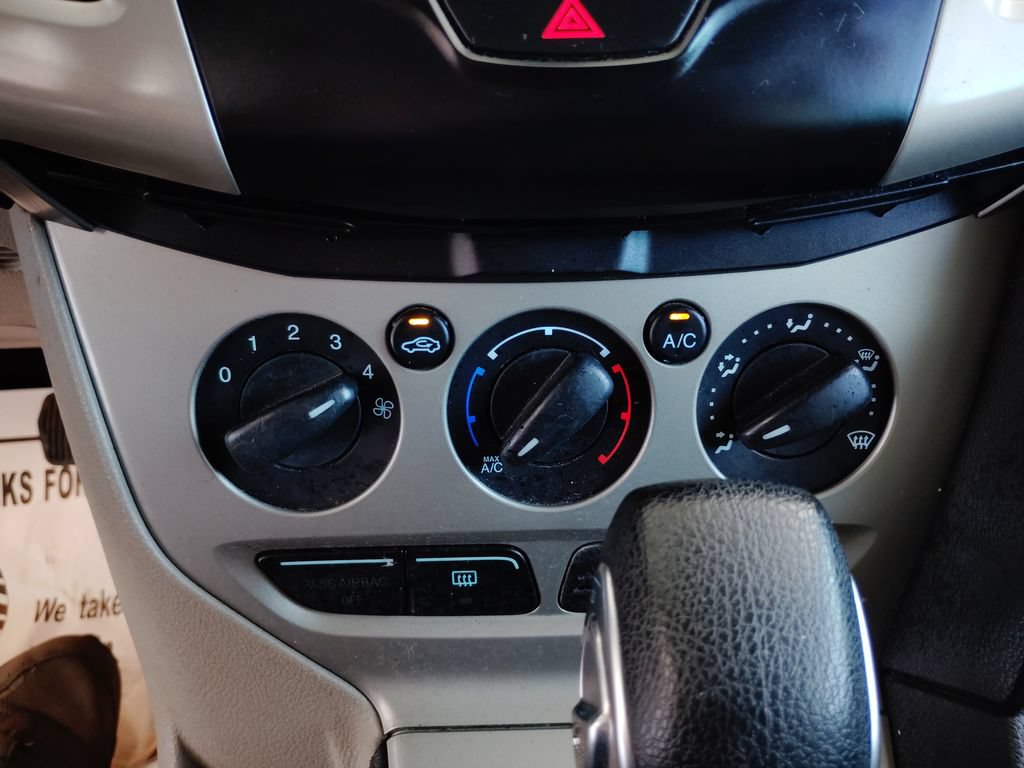 Used 2013 Ford Focus SE FWD image 32