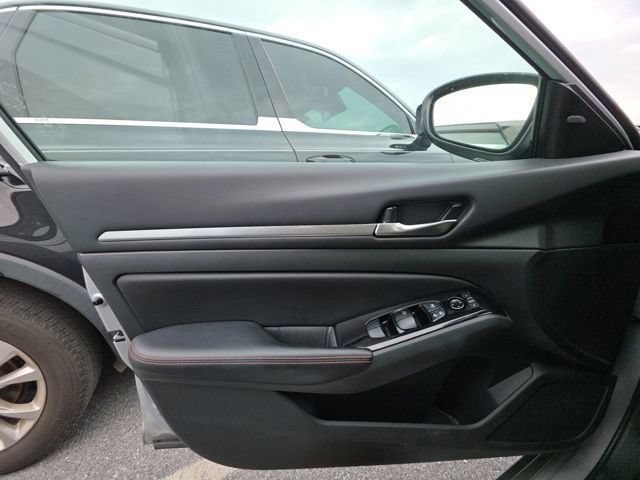 Used 2025 Nissan Altima 2.5 SR AWD/4WD image 7