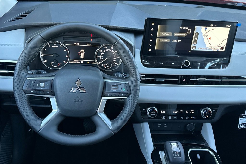 New 2025 Mitsubishi Outlander SE image 15