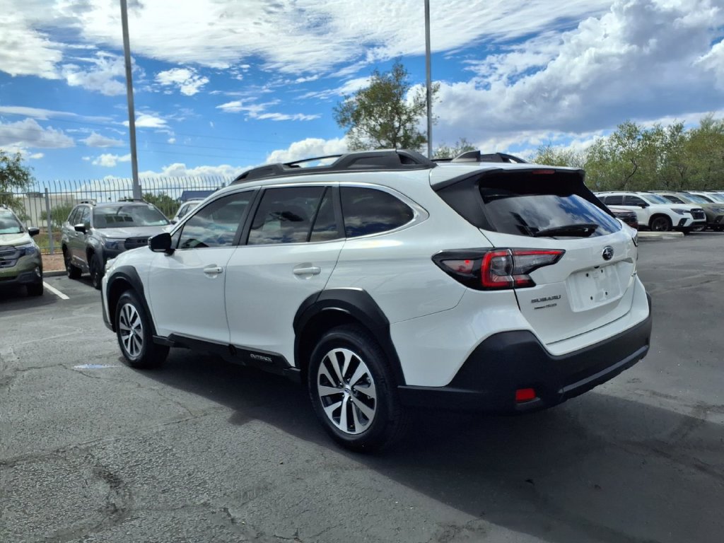 Used 2025 Subaru Outback Premium AWD/4WD image 12