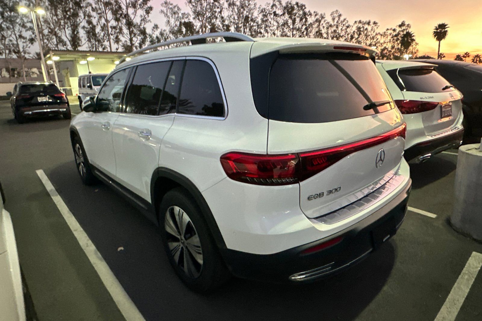 Used 2023 Mercedes-Benz EQB 300 4MATIC w/ Exclusive Package image 9