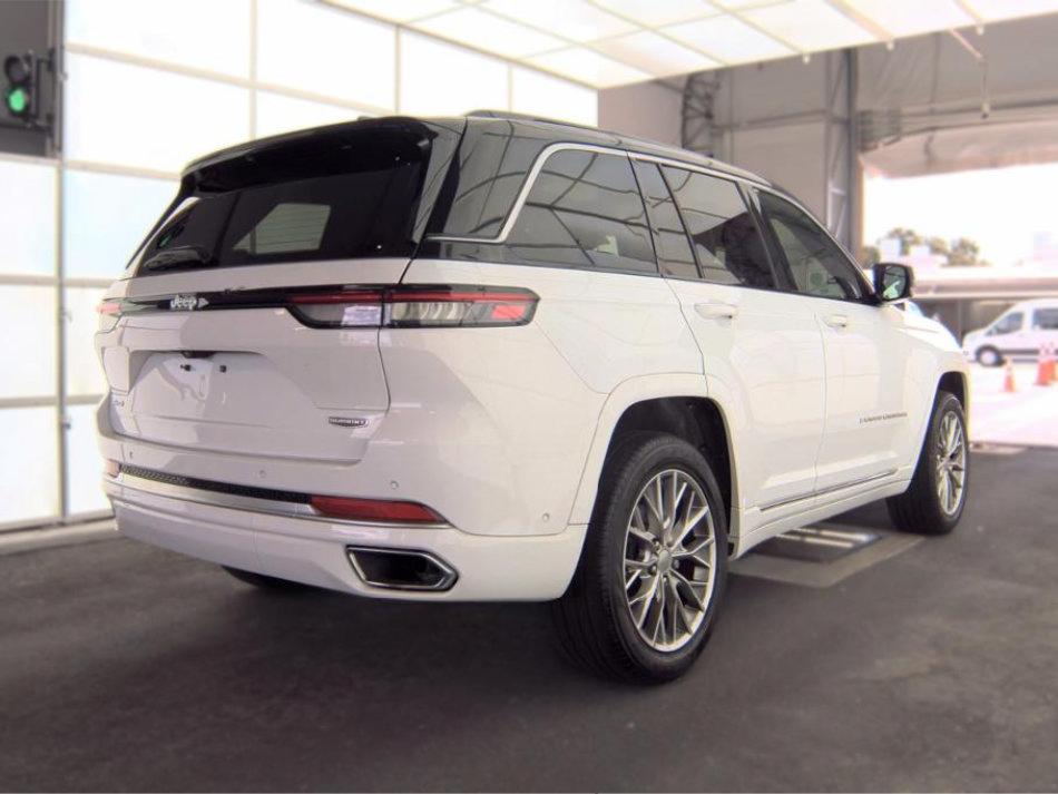 Used 2024 Jeep Grand Cherokee Summit AWD/4WD image 6