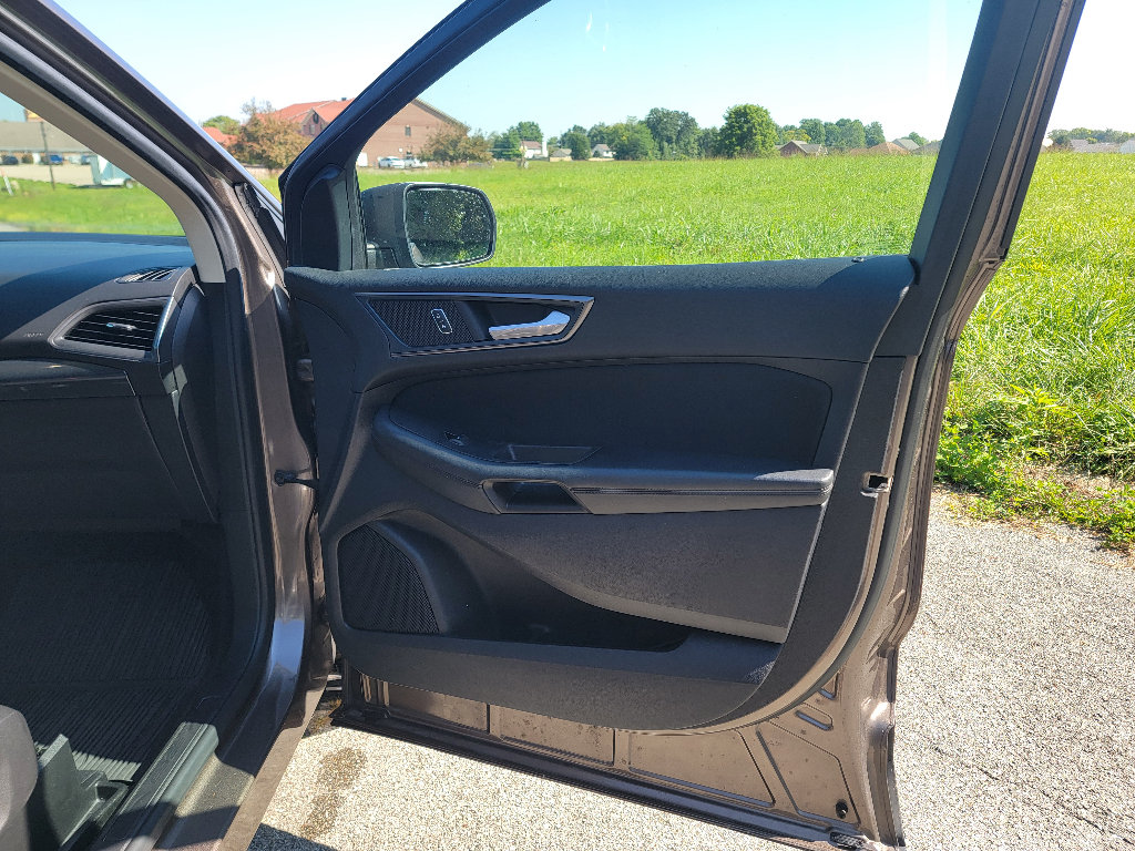 Used 2019 Ford Edge SE FWD image 28