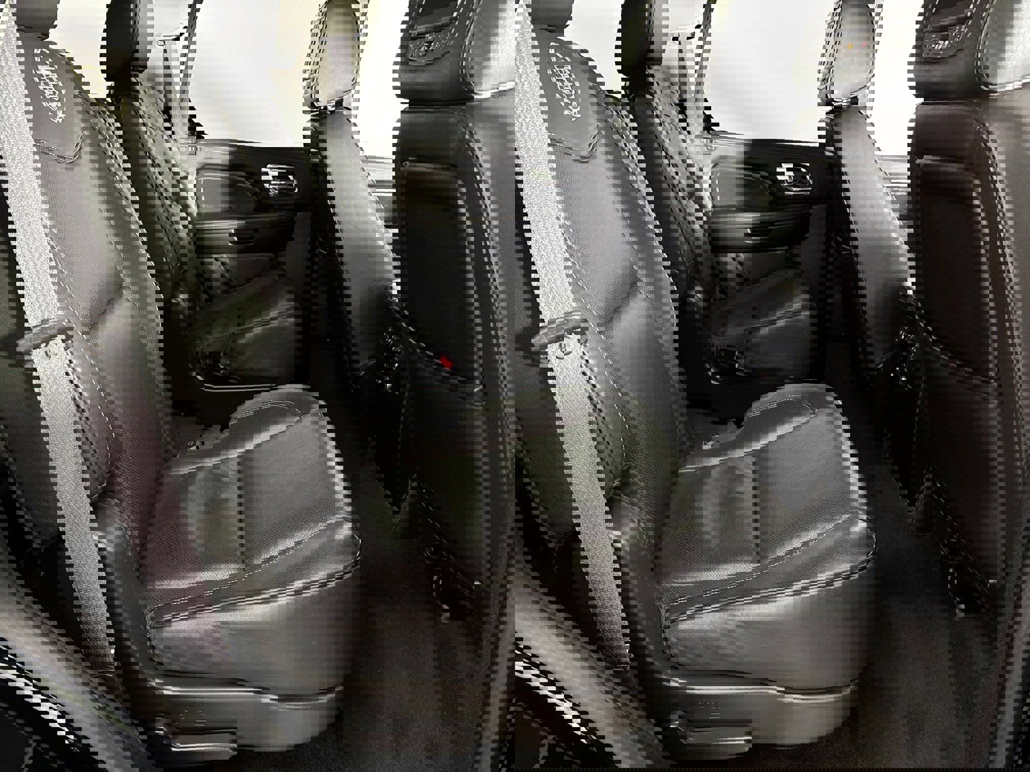 Used 2014 Cadillac Escalade Platinum image 35