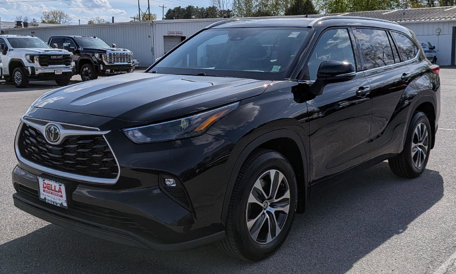 Used 2022 Toyota Highlander XLE AWD/4WD image 4