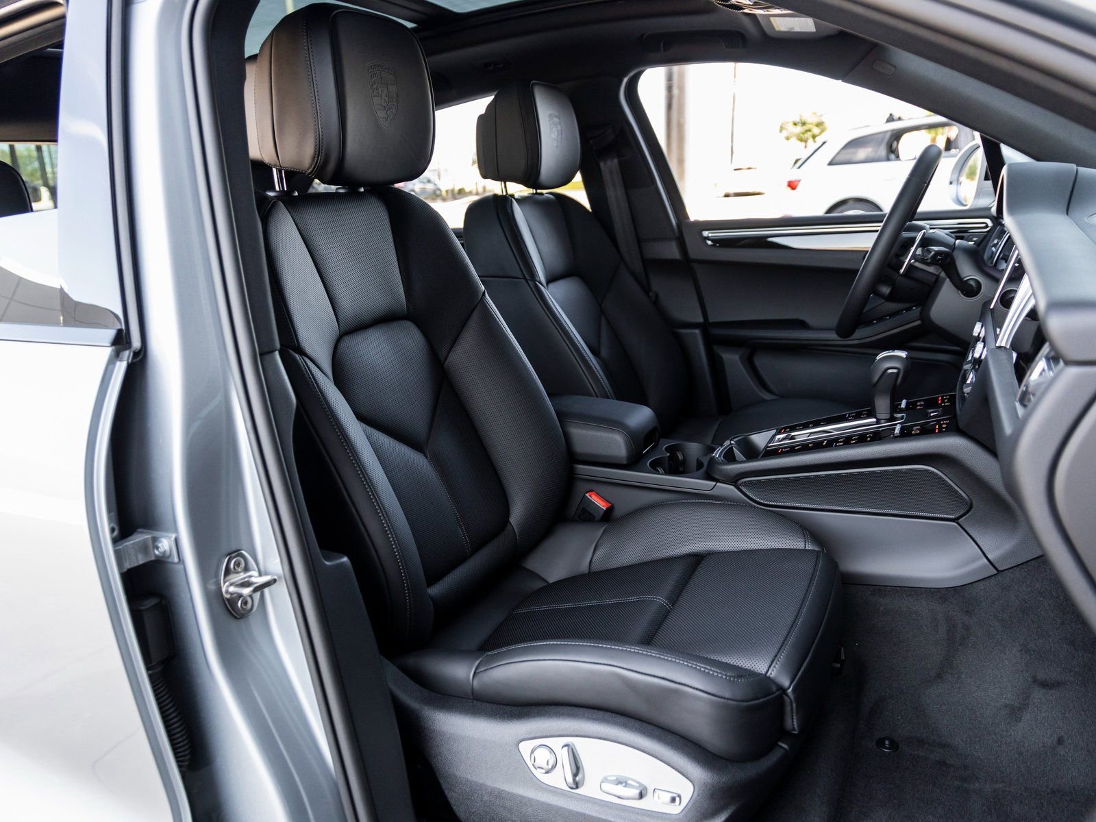 Certified 2025 Porsche Macan S image 45