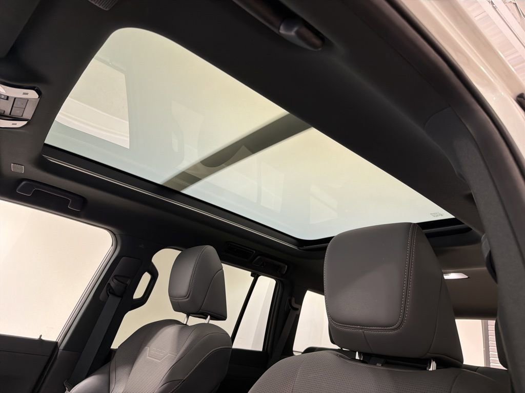 Used 2025 Lexus GX 550 w/ Accessory Package (2T) image 19
