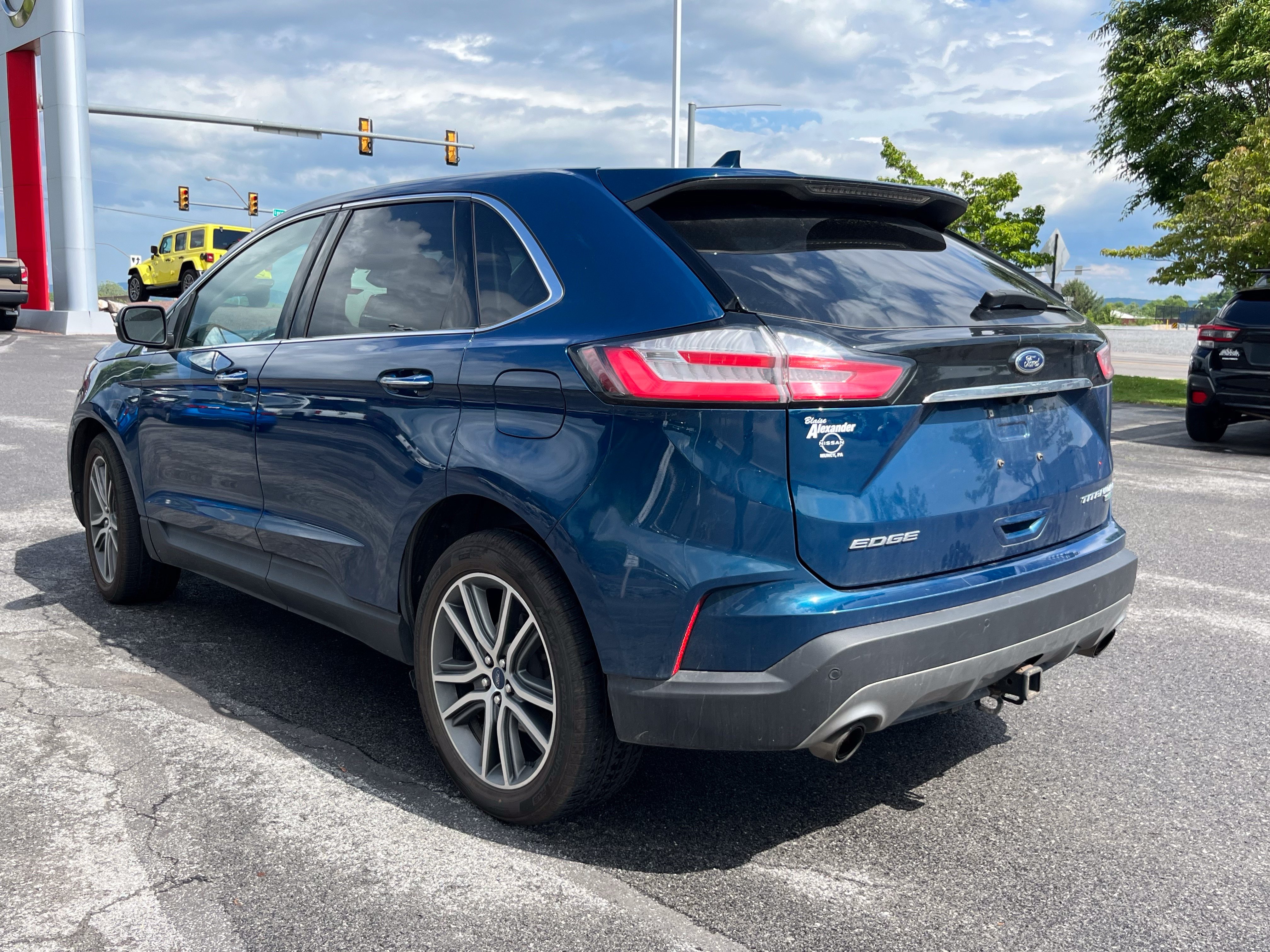 Used 2020 Ford Edge Titanium w/ Class II Trailer Tow Package AWD/4WD image 9