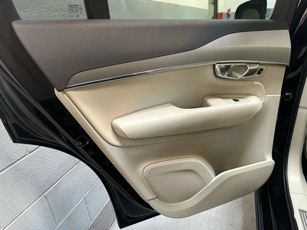 Used 2025 Volvo XC90 B5 Core w/ Protection Package Premier image 15