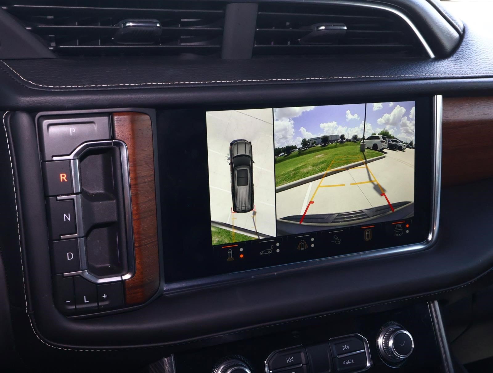 Used 2024 GMC Yukon Denali Ultimate AWD/4WD image 34