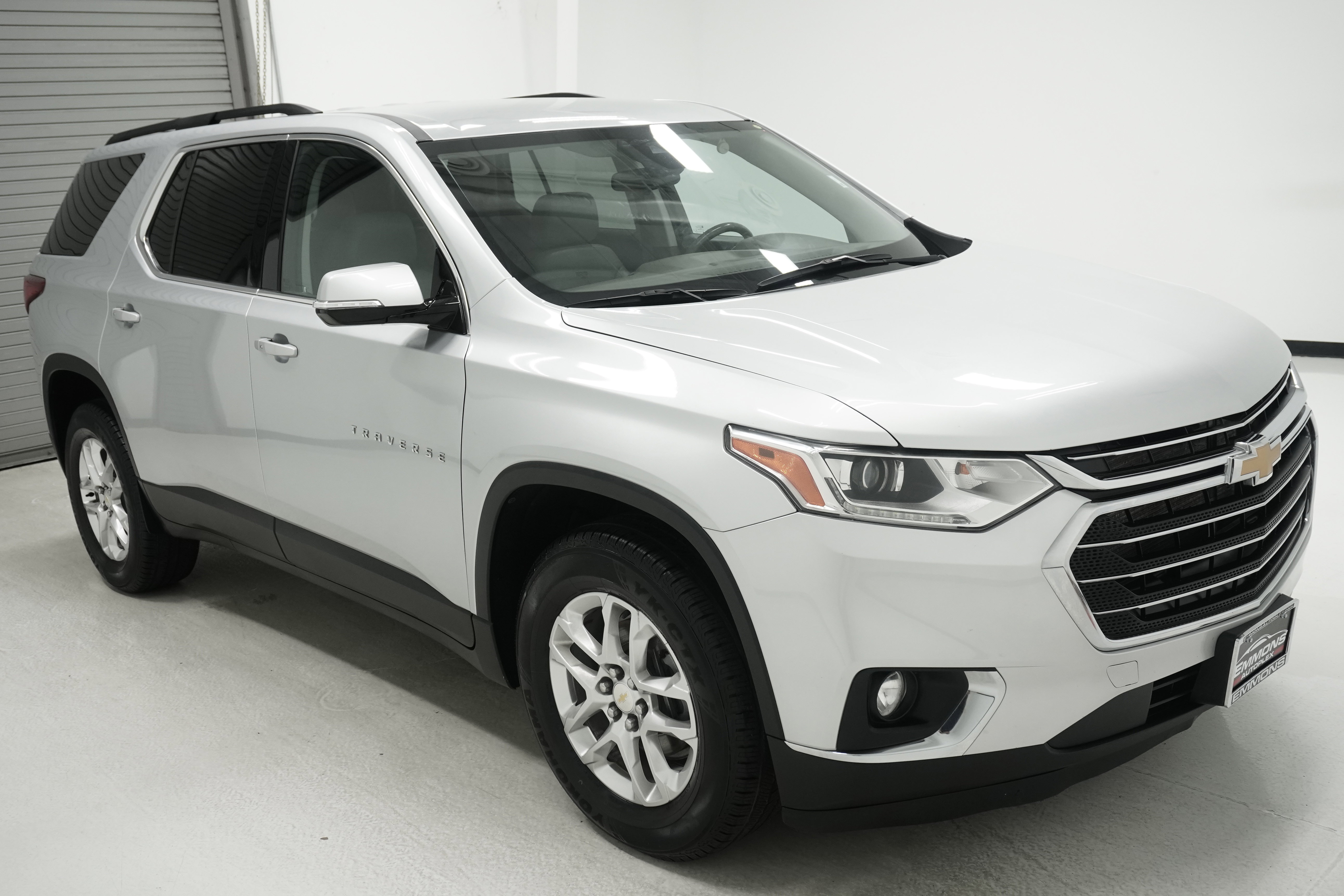 Used 2020 Chevrolet Traverse LT w/ Driver Confidence II Package FWD image 3