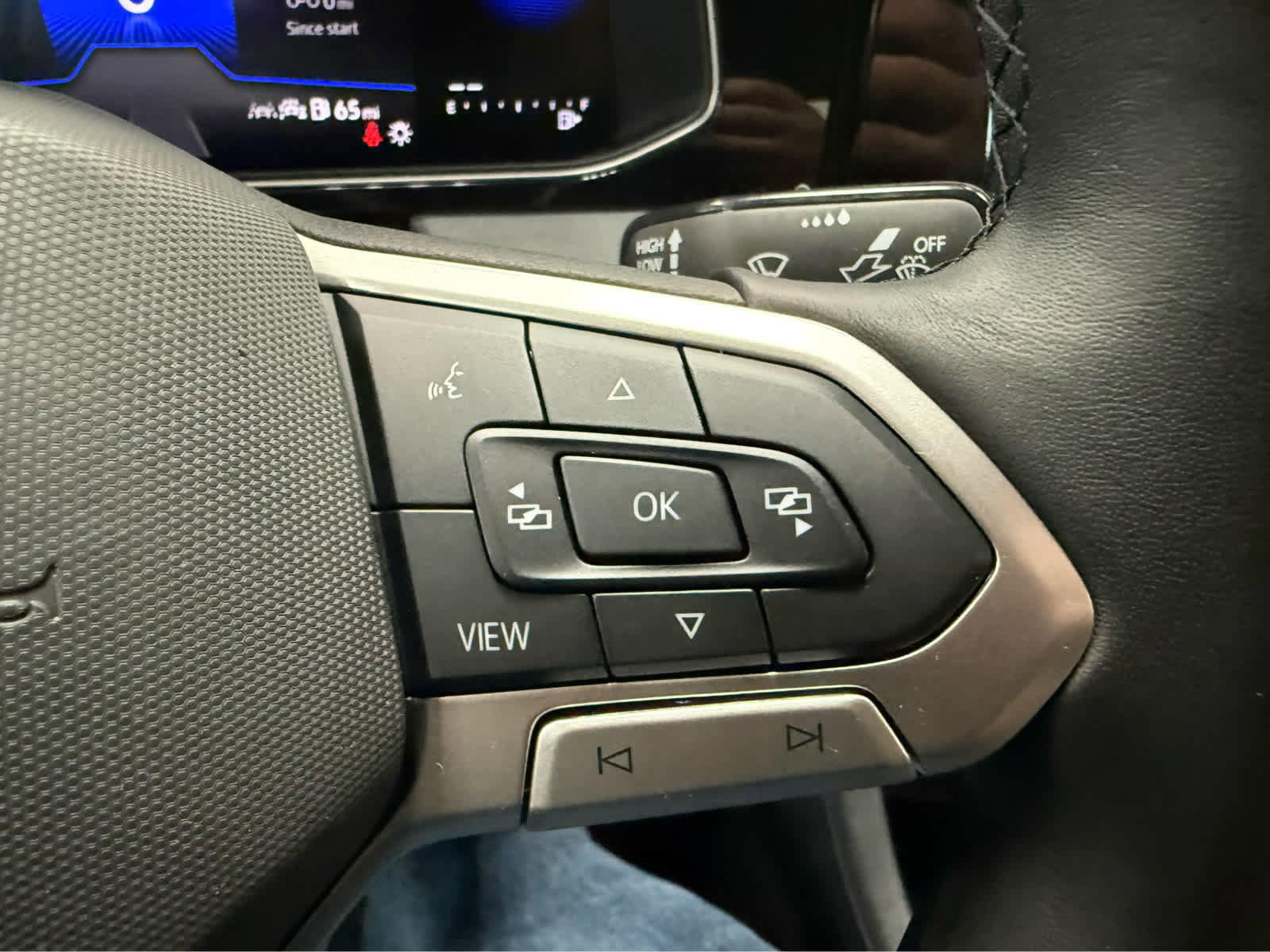 Used 2025 Volkswagen Jetta SE image 13