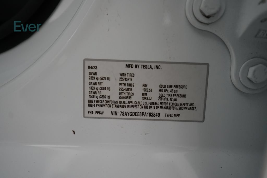 Used 2023 Tesla Model Y Long Range AWD/4WD image 27